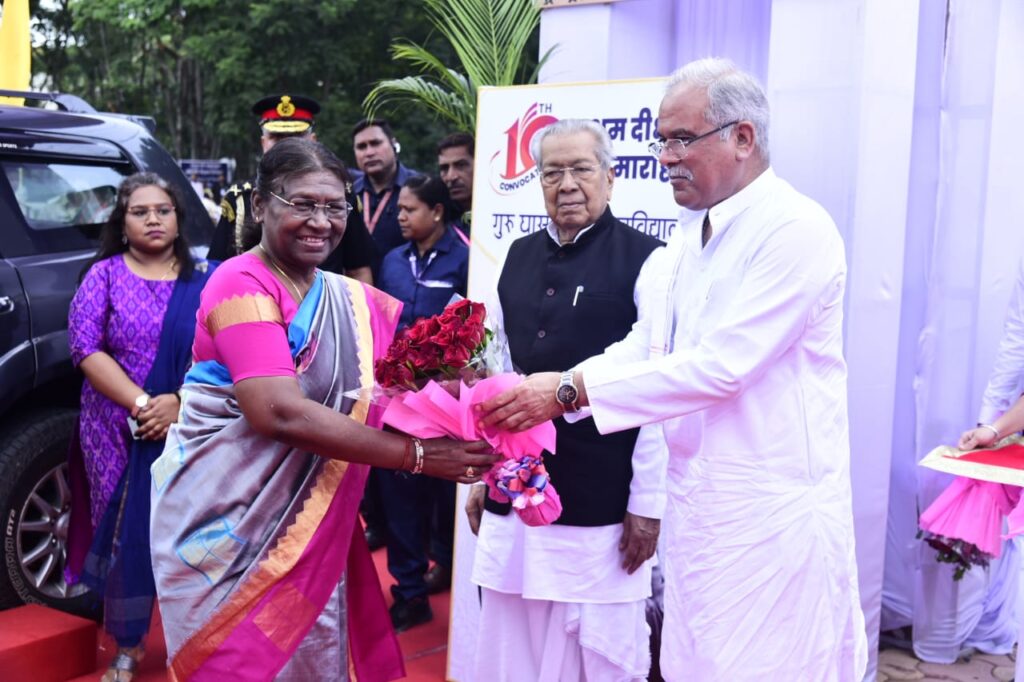 चंद्रयान मिशन की तरह ही जीवन को भी देखें, कठिनाई का डटकर मुकाबला करें, सफलता कदम चूमेगी : राष्ट्रपति