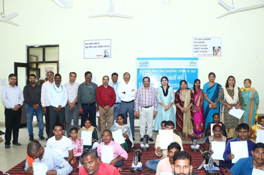 एनटीपीसी सीपत द्वारा नैगम सामाजिक दायित्व के तहत दिव्यांगजनों को प्रशिक्षण एवं सिलाई मशीन का वितरण…