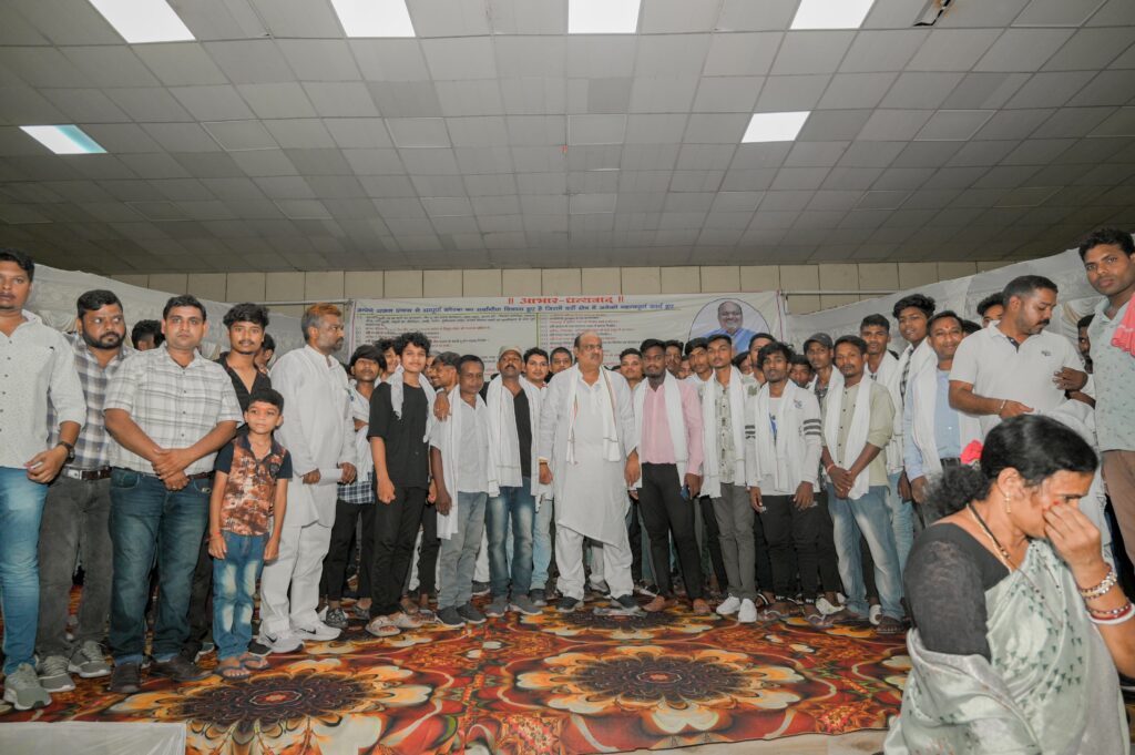 मंत्री जयसिंह अग्रवाल के उपस्थिति व विकास सिंह के नेतृत्व में सैकड़ों लोगों ने किया कांग्रेस प्रवेश