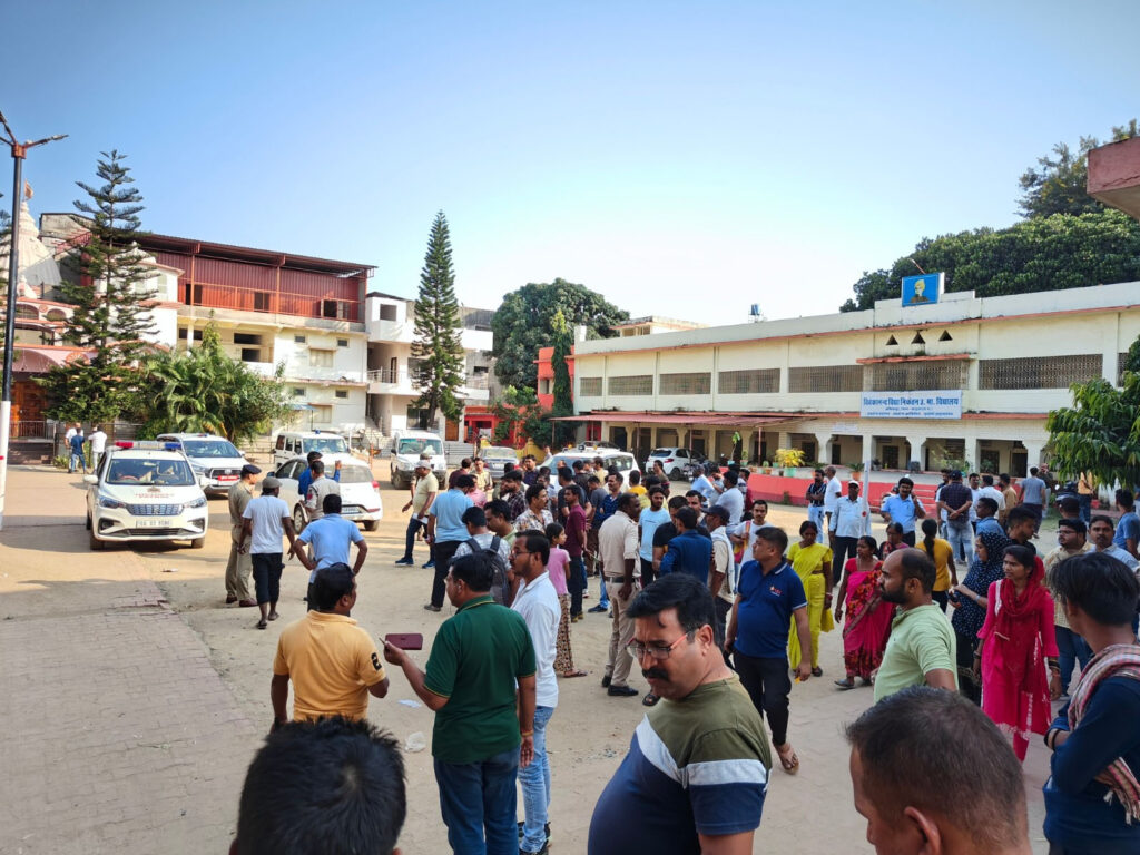 अंबिकापुर: नाइट्रोजन सिलेंडर में विस्फोट, 33 स्कूली बच्चे घायल: विवेकानंद स्कूल में एयर बैलून में गैस भरने के दौरान हादसा, 3 की हालत गंभीर…