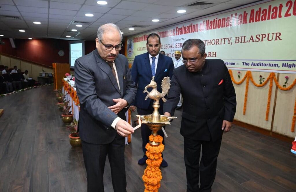 रायपुर : तीन राष्ट्रीय लोक अदालतों के माध्यम से निपटे 11 लाख 78 हजार से अधिक केस, 78 प्रतिशत केस सुलझाये गये