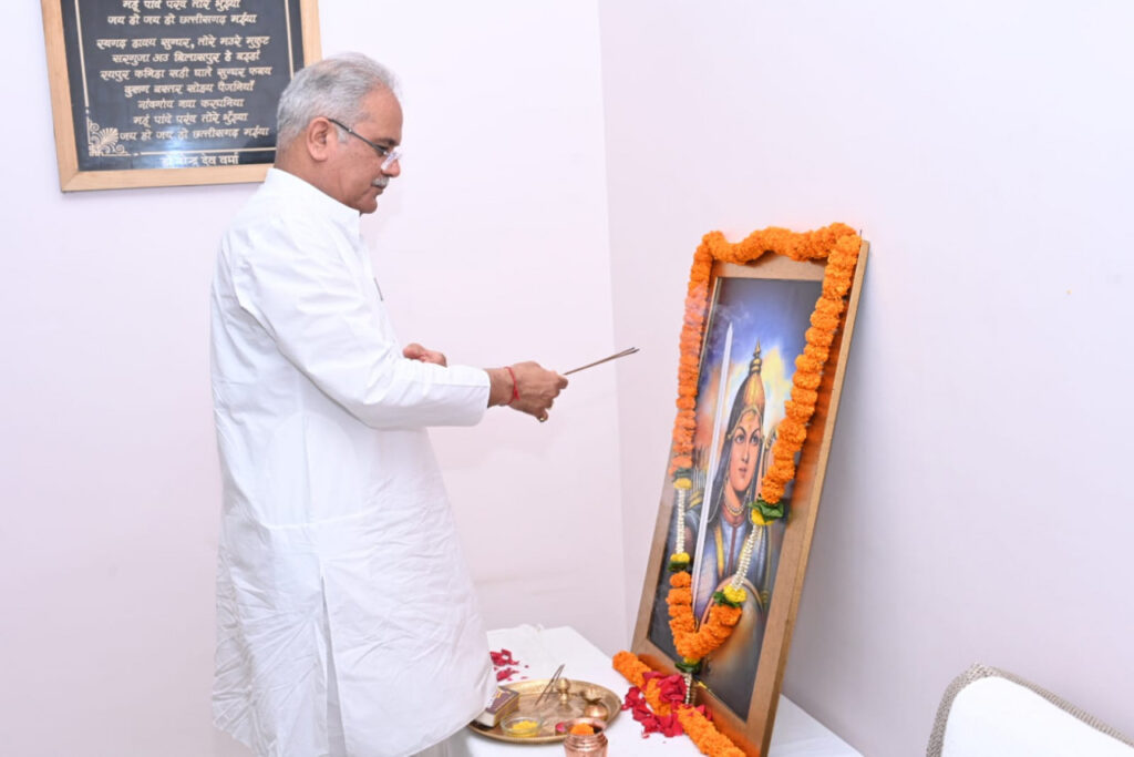 रायपुर : मुख्यमंत्री श्री भूपेश बघेल ने वीरांगना रानी दुर्गावती की जयंती पर उन्हें नमन किया