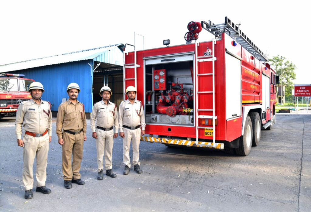 अग्नि सुरक्षा से आगे बढ़कर योगदान दे रहे बालको के अग्निशमनकर्मी