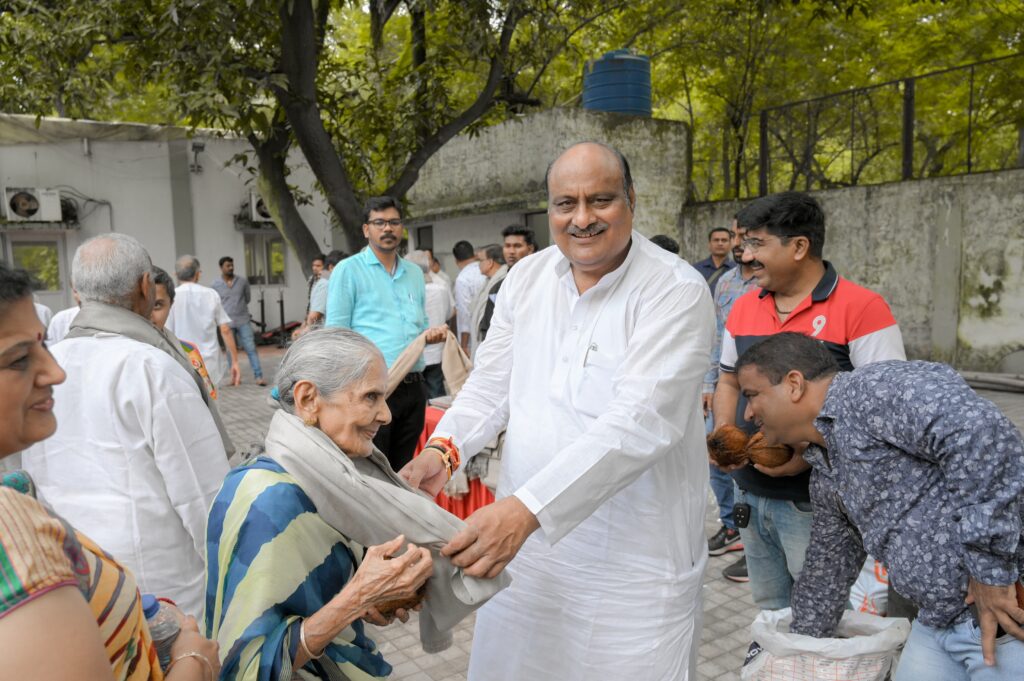 जैन मंदिर भवन विस्तार के लिए 25 लाख की घोषणा, राजस्व मंत्री ने भूमि आवंटन का दिया आश्वासन…