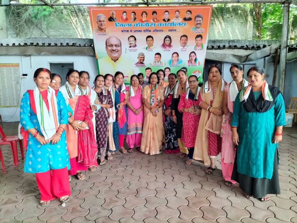 महिलाओं ने किया कांग्रेस प्रवेश