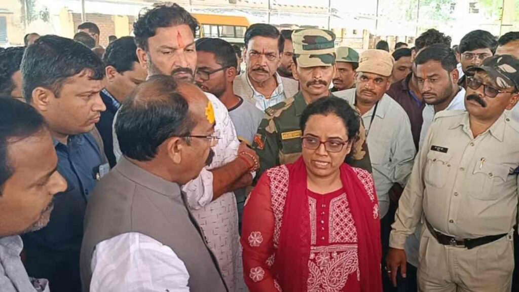लोरमी विस में भाजपा और जेसीसीजे के कार्यकर्ता आपस में भिड़े, रिटर्निंग ऑफिसर ने सुलझाया विवाद, जानिए पूरा मामला…