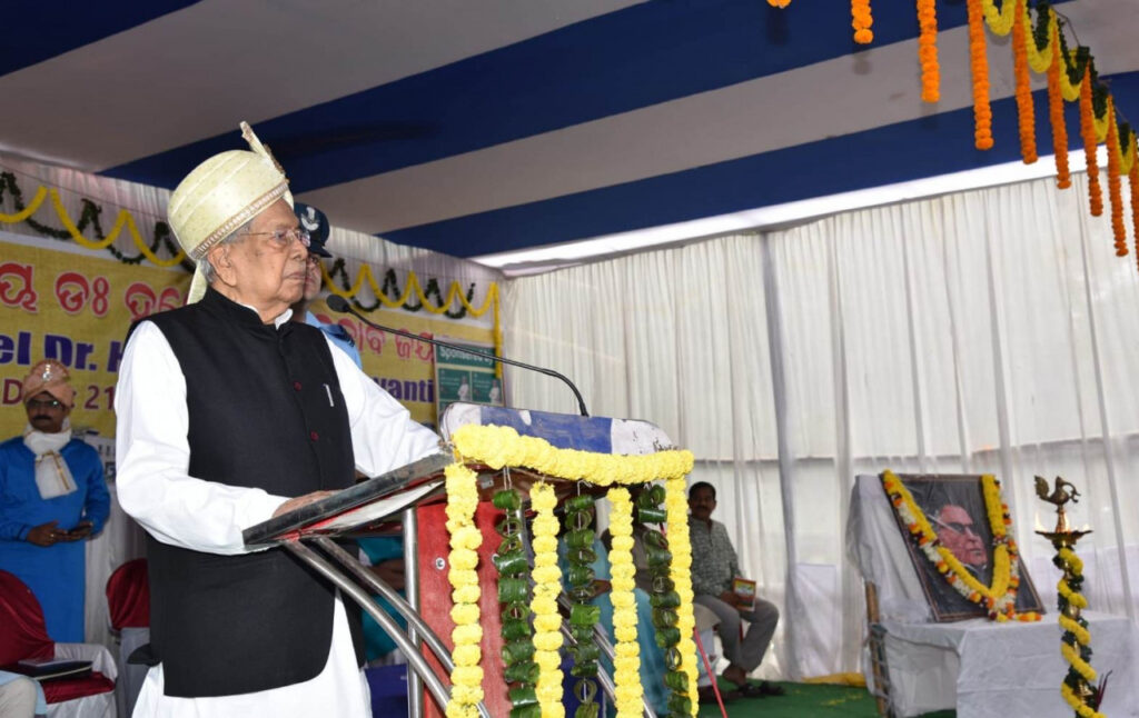 रायपुर : ओड़िशा के पहले मुख्यमंत्री डॉ. हरकृष्ण महताबQ की जयंती में शामिल हुए राज्यपाल श्री हरिचंदन…