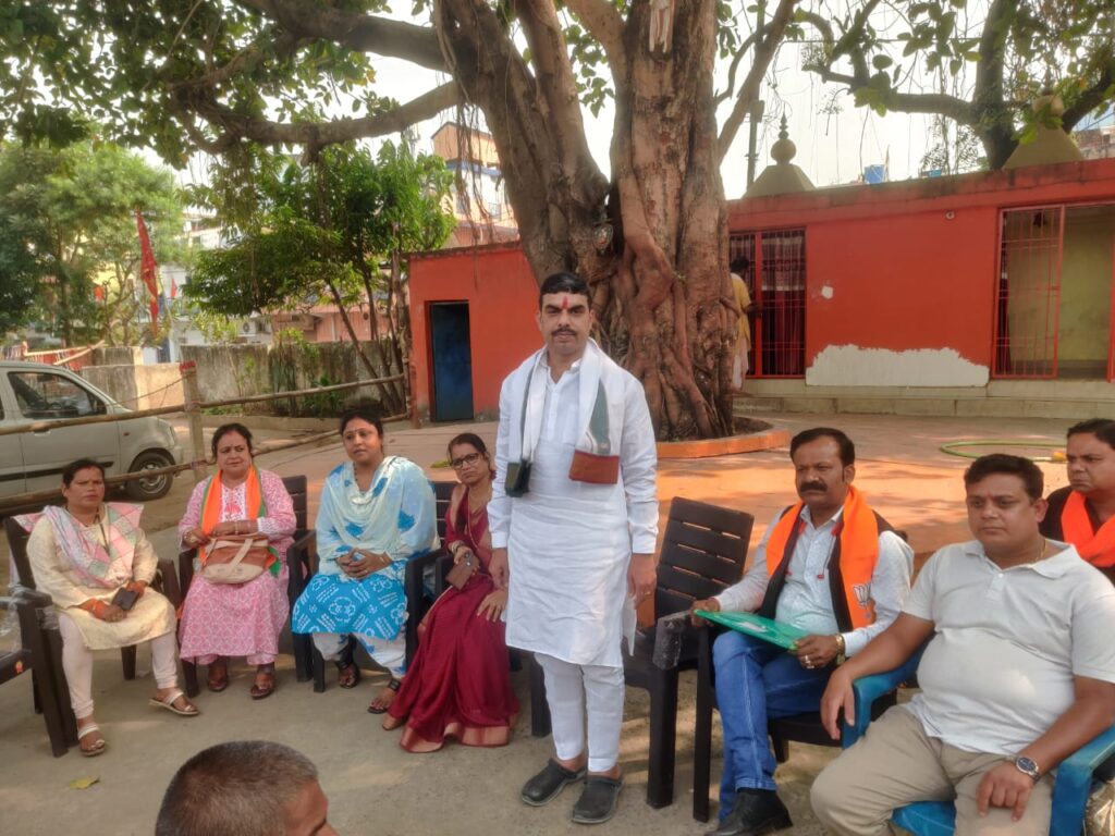 विकास महतो कूदे लखनलाल के प्रचार में…कालोनियों और वार्डों में समर्थकों के साथ संपर्क…