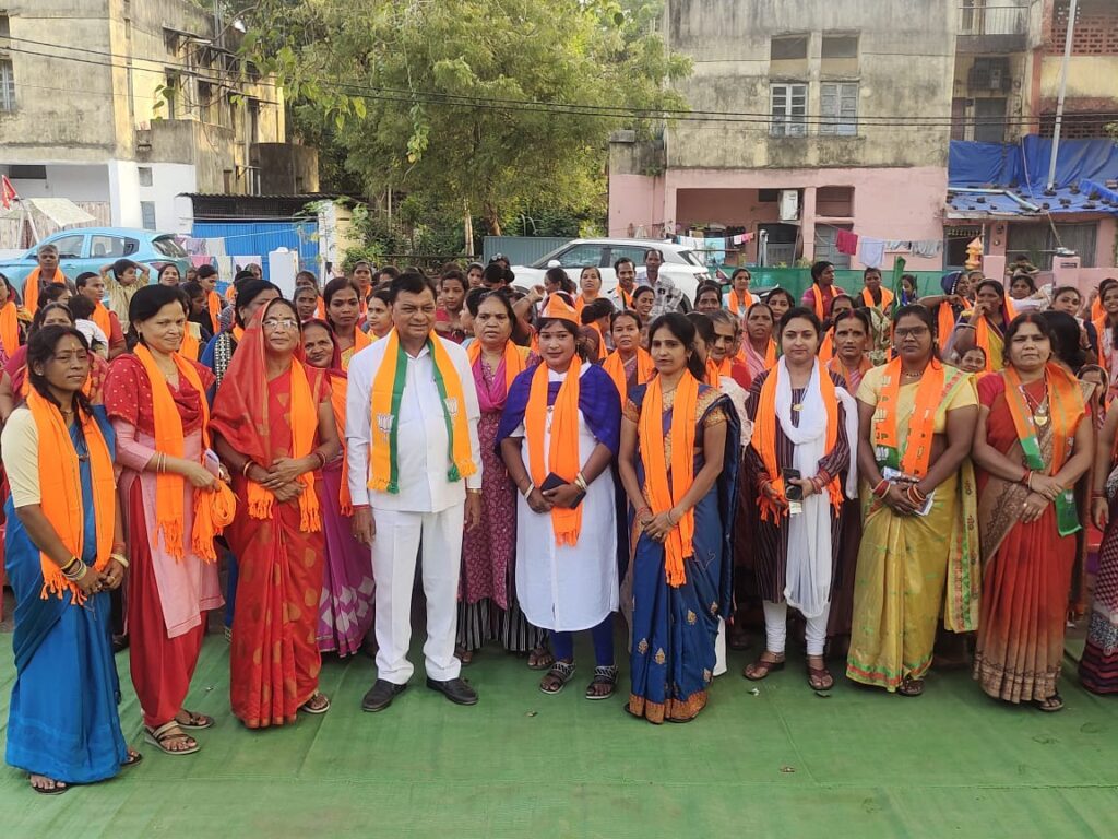 सैकड़ो महिलाएं भाजपा में शामिल,  भाजपा प्रत्याशी लखन के व्यक्तित्व और कर्तव्यनिष्ठ शैली से हुई हैं प्रभावित…