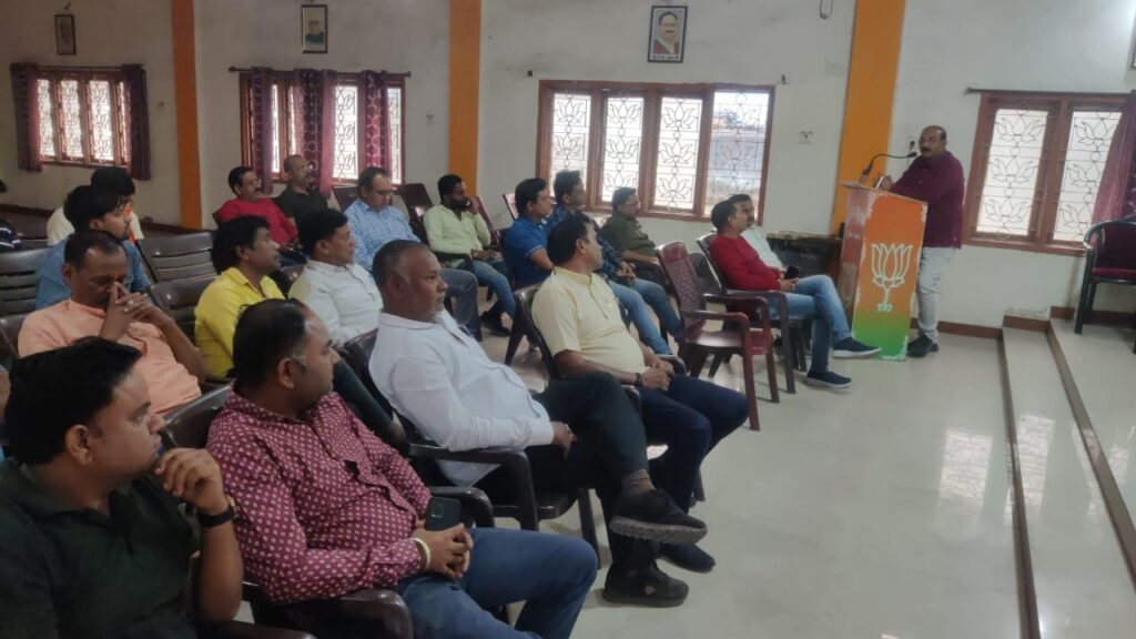 पूर्व सांसद स्व डॉक्टर बंसीलाल महतो की पुण्यतिथि पर कार्यकर्ताओं ने अर्पित किए श्रद्धा सुमन…
