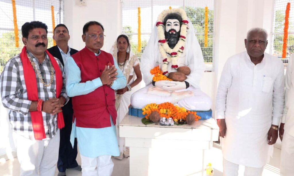 रायपुर : मुख्यमंत्री ने लालपुर धाम में पूजा-अर्चना कर प्रदेश की जनता की खुशहाली और समृद्धि की कामना की…