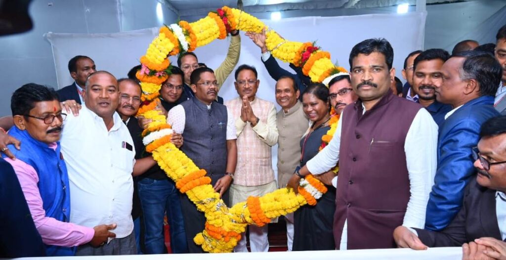 रायपुर : छत्तीसगढ़ प्रदेश कंवर समाज के लोगो ने मुख्यमंत्री से की सौजन्य मुलाकात