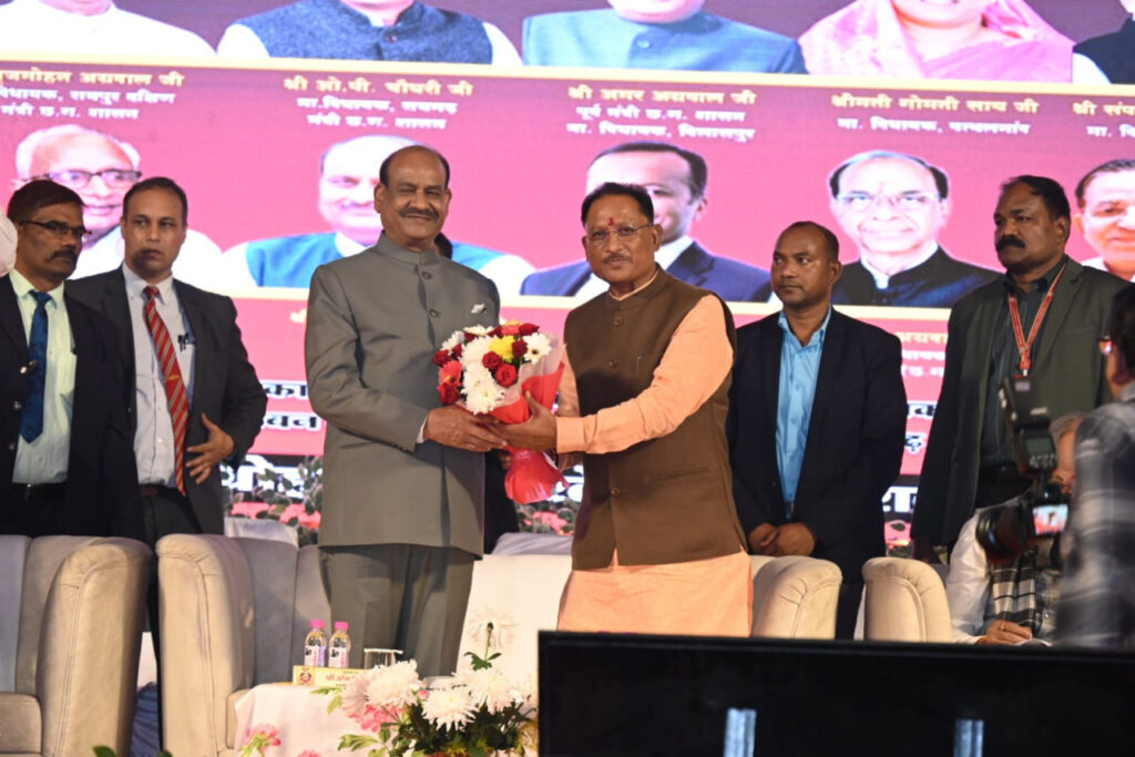रायपुर : लोकसभाध्यक्ष श्री ओम बिड़ला एवं मुख्यमंत्री श्री विष्णु देव साय ने किया अग्रोहाधाम का लोकार्पण