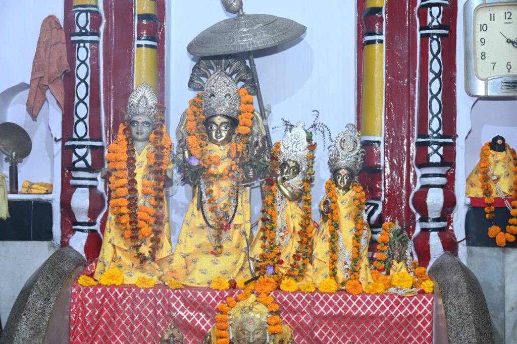 रायपुर : मुख्यमंत्री श्री विष्णु देव साय बालाजी मंदिर प्रांगण में श्रीमद्-भागवत कथा में हुए शामिल