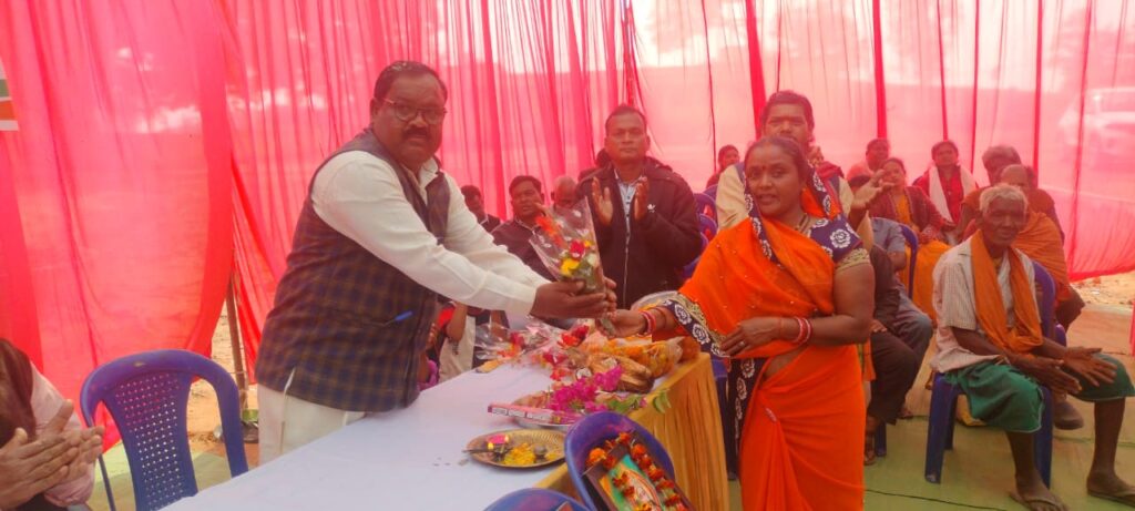 विकसित भारत संकल्प यात्रा के तहत जिले में शिविर के माध्यम से आमजनों को दी जा रही योजनाओं की जानकारी