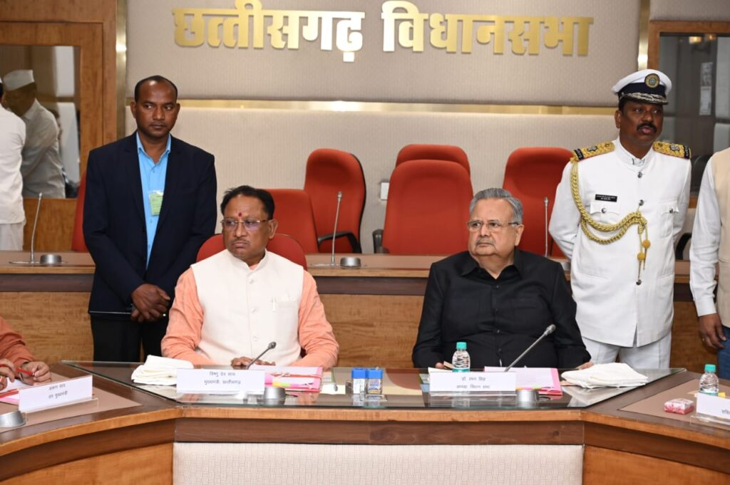 रायपुर : विधानसभा अध्यक्ष डॉ रमन सिंह की अध्यक्षता में आज यहां विधानसभा के समिति कक्ष में कार्य मंत्रणा समिति की बैठक आयोजित की गई…