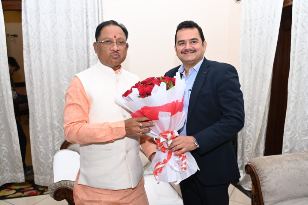 रायपुर : मुख्यमंत्री श्री विष्णुदेव साय से यहां राज्य अतिथि गृह पहुना में मुख्यमंत्री के सचिव श्री पी. दयानंद ने सौजन्य मुलाकात की…
