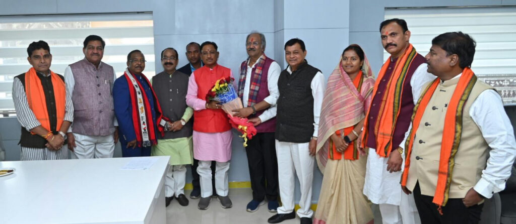 मुख्यमंत्री श्री विष्णु देव साय से आज यहां मंत्रालय महानदी भवन स्थित उनके कार्यालय में मंत्रिमंडल के नवनियुक्त सदस्यों ने मुलाकात की…