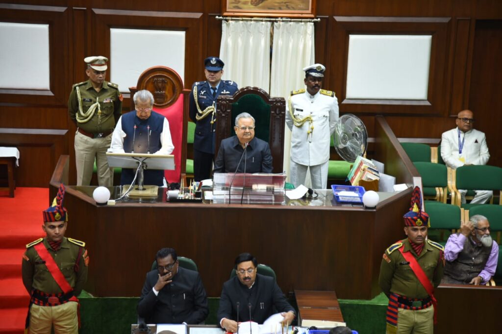 रायपुर : राज्यपाल श्री हरिचंदन ने छत्तीसगढ की 6 वीं विधानसभा के प्रथम सत्र को संबोधित किया…