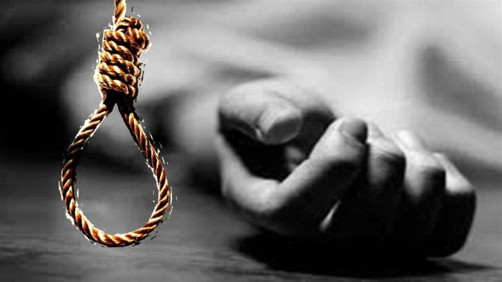 CG में 12वीं की छात्रा ने लगाई फांसी, परिजनों ने युवक पर लगाया बदनाम करने का आरोप…