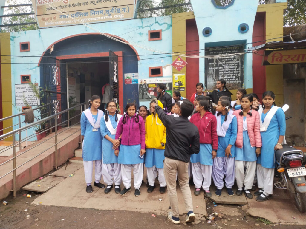 दुर्ग: स्वच्छ भारत मिशन के तहत स्कूली बच्चों को दी गई स्वच्छता की जानकारी
