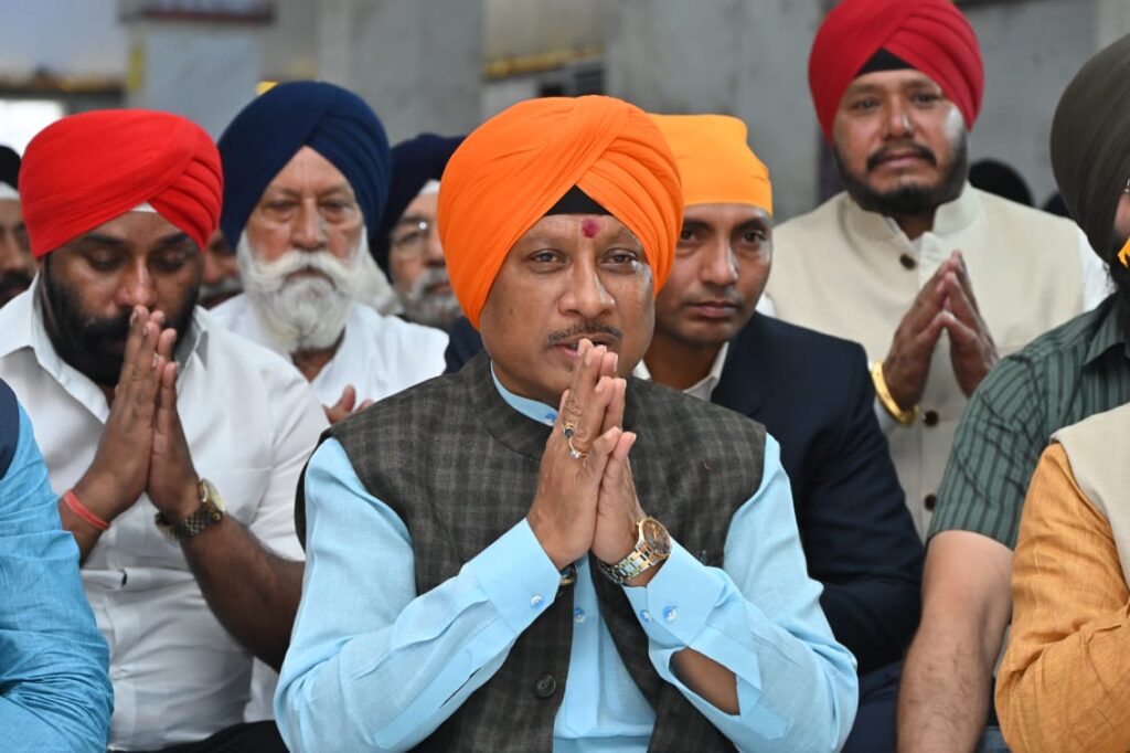 रायपुर : मुख्यमंत्री श्री विष्णु देव साय रायपुर के तेलीबांधा गुरूद्वारा पहुंचे