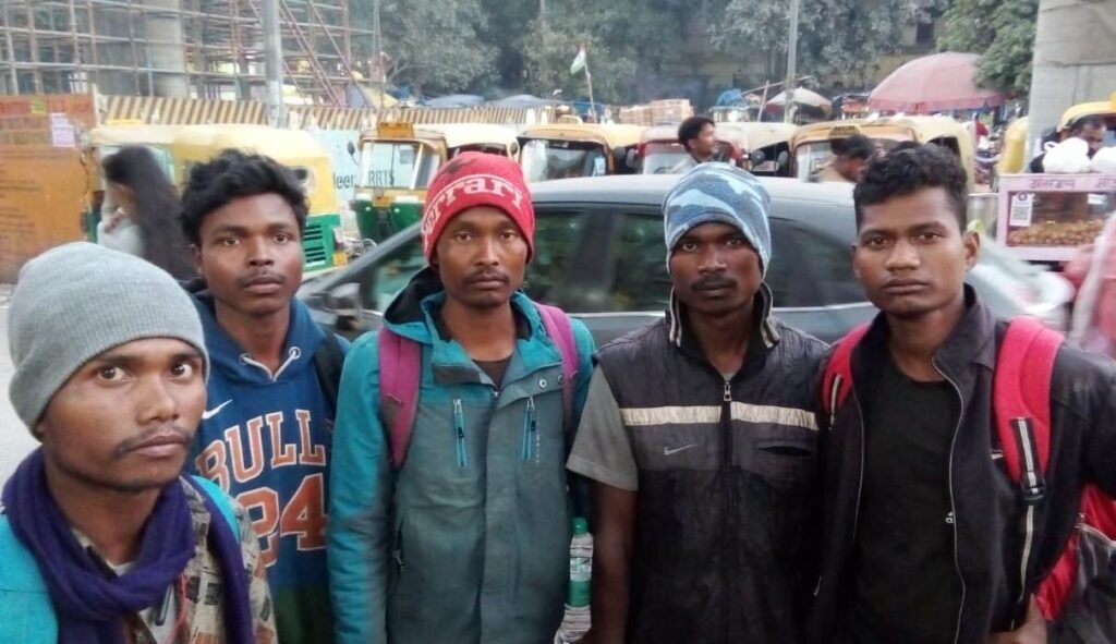 रायपुर : मुख्यमंत्री श्री साय के निर्देश पर उत्तर प्रदेश से सकुशल लौटे पहाड़ी कोरवा युवा