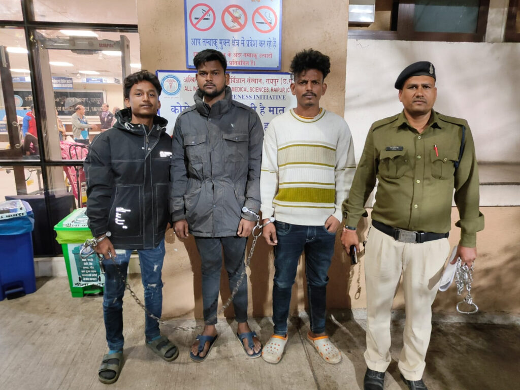 रायपुर में 12 लोगों ने युवक को रॉड से मारा: शराब के लिए पैसे नहीं दिया तो आरोपियों ने पीटा, खाना खाते वक्त ढाबा में वारदात…