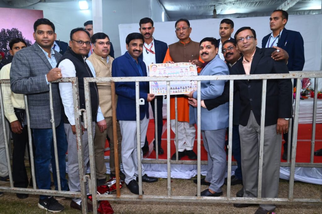 मुख्यमंत्री श्री साय ने किया प्रदेश राजपत्रित अधिकारी संघ एवं विभागाध्यक्ष शासकीय कर्मचारी संघ के वार्षिक कैलेंडर का विमोचन…