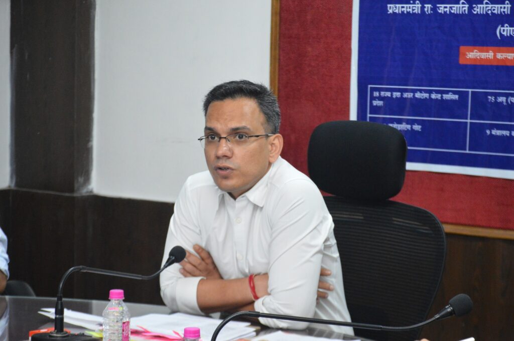 जिले में डीजल-पेट्रोल की उपलब्धता निरंतर बनाये रखने हेतु कलेक्टर ने दिए निर्देश