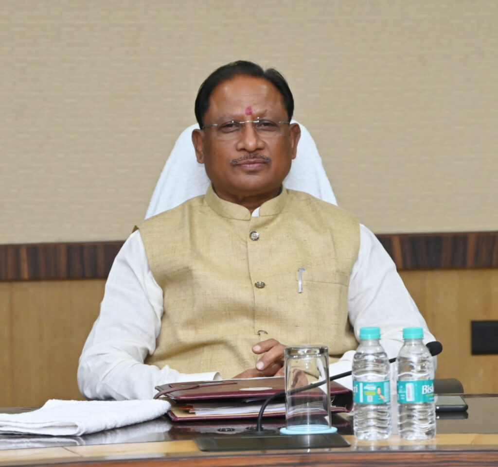 रायपुर : फोटो : मुख्यमंत्री श्री विष्णु देव साय की अध्यक्षता में मंत्रालय, महानदी भवन, नवा रायपुर में कैबिनेट की बैठक शुरू…