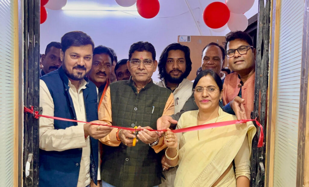 रायपुर : खेल एवं युवा कल्याण मंत्री श्री टंक राम वर्मा ने आज रायपुर जिला पंचायत भवन में सामान्य सभा को संबोधित कर न्यू विडियो कॉन्फ्रेंस रूम का लोकार्पण किया