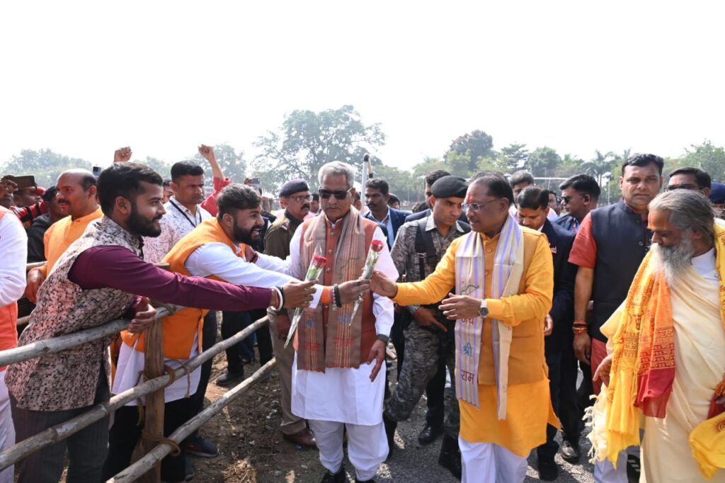रायपुर : मुख्यमंत्री श्री विष्णु देव साय पहुंचे शिवरीनारायण हेलीपेड