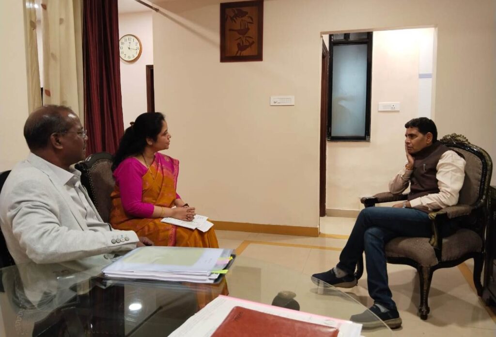 रायपुर : खेल अकादमियों को साधन संपन्न और खेल प्रशिक्षण ढ़ांचे को मजबूत बनाने की जरूरत : खेल मंत्री श्री टंकराम वर्मा