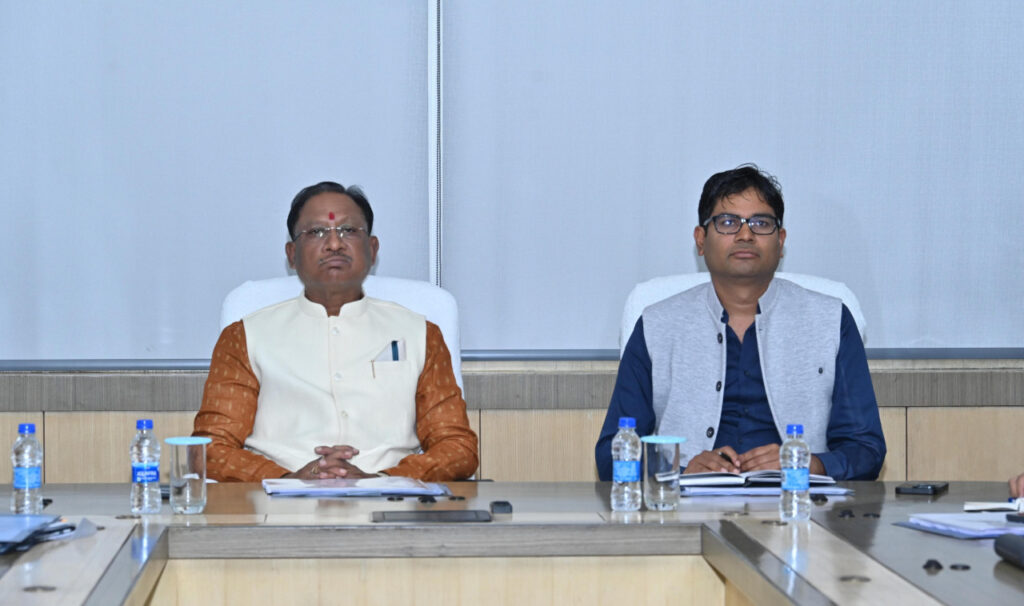 रायपुर : मुख्यमंत्री श्री विष्णु देव साय ने अपने विभागों की बजट तैयारियों की समीक्षा