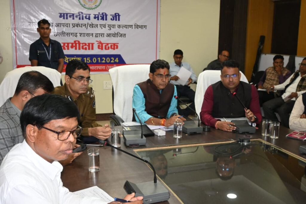 रायपुर : अवैध कॉलोनी एवं प्लाटिंग की रजिस्ट्री पर तत्काल लगाएं रोक : राजस्व मंत्री श्री टंक राम वर्मा