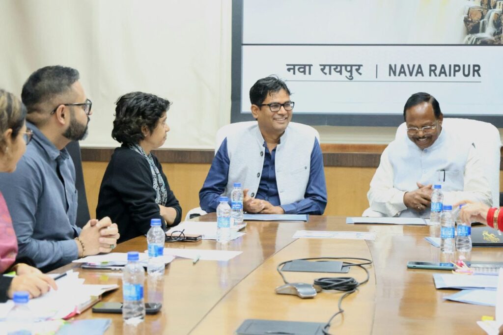 रायपुर : वित्त मंत्री श्री ओपी चौधरी और कृषि मंत्री श्री राम विचार नेताम ने की विभागीय बजट की समीक्षा