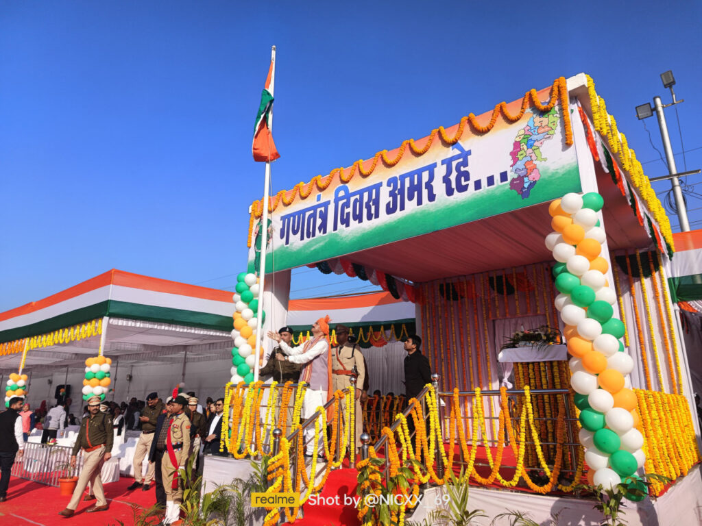 रायपुर : स्वास्थ्य मंत्री श्री श्याम बिहारी जायसवाल ने मनेद्रगढ़ के आमाखेरवा स्टेडियम ग्राउंड में किया ध्वजारोहण
