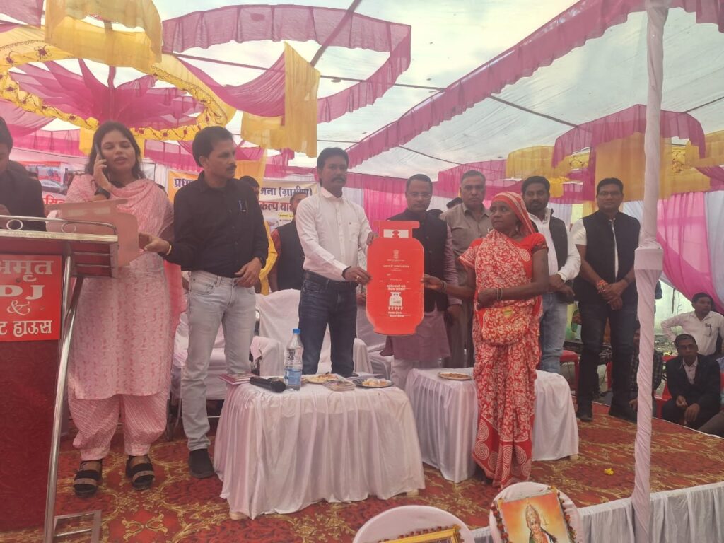 सारंगढ़-बिलाईगढ़ : समय पर लाभ दिलाना मेरा और विकसित भारत संकल्प यात्रा का उद्देश्य: कलेक्टर श्री चौहान