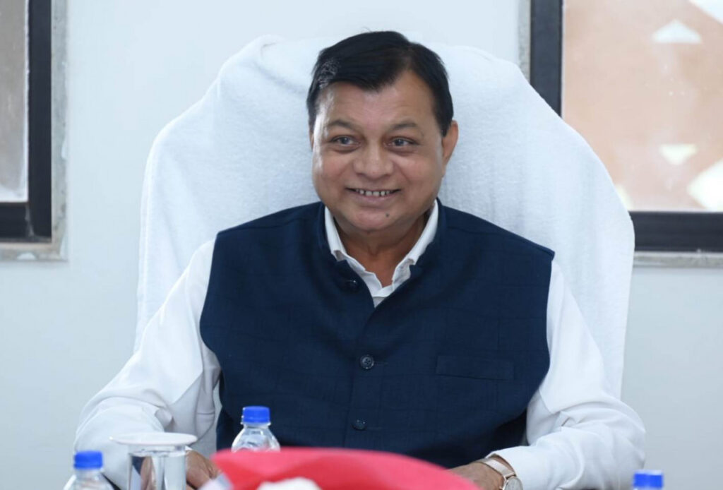 रायपुर : वाणिज्य एवं उद्योग मंत्री श्री लखनलाल देवांगन ने विभागीय काम-काज की समीक्षा की