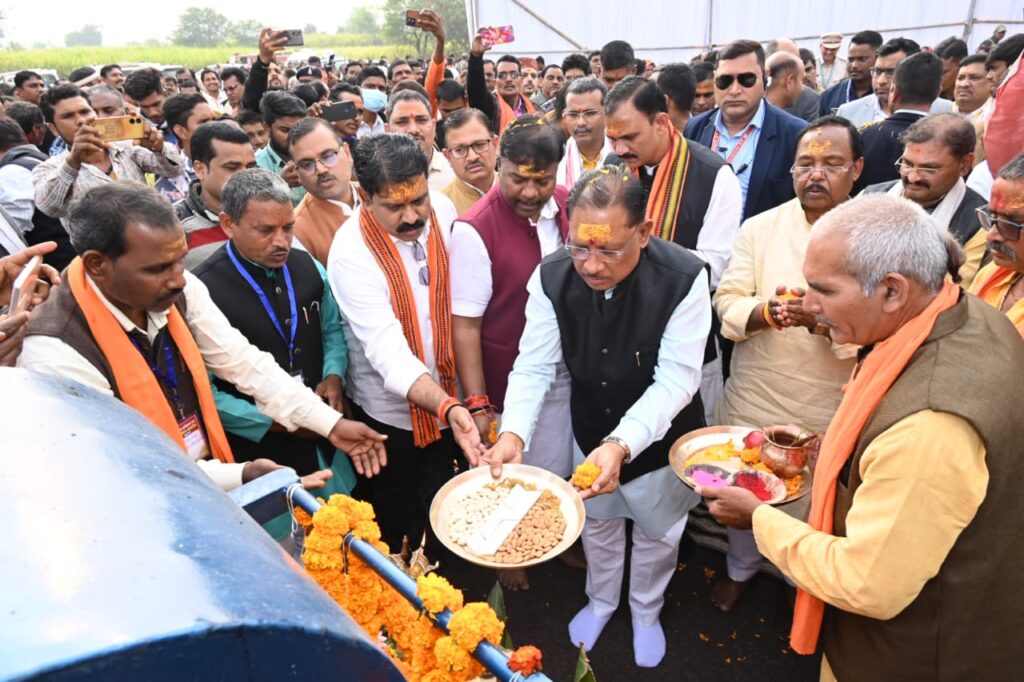 रायपुर : मुख्यमंत्री श्री विष्णु देव साय ने कबीरधाम जिले के ग्राम कुसुमघटा में नवनिर्मित गुड़ उद्योग का किया शुभारंभ