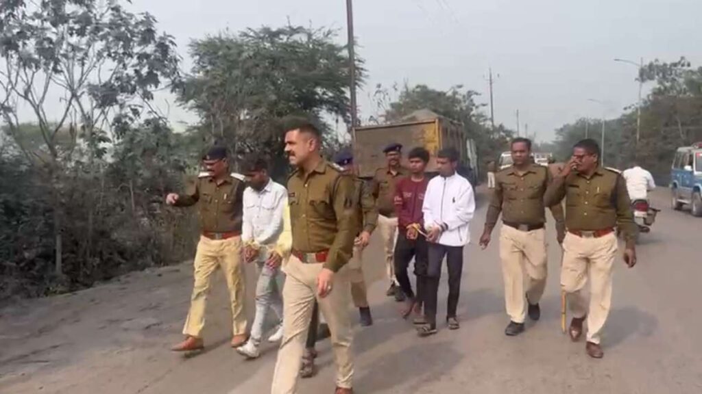 ड्राइवर से लूटपाट और मारपीट करने वाले 6 आरोपी गिरफ्तार, पुलिस ने आरोपियों का निकाला जुलूस,