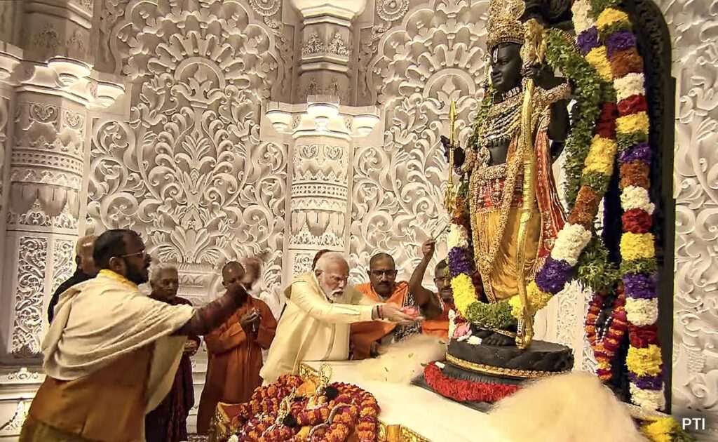 45 मिनट चली रामलला की प्राण-प्रतिष्ठा पूजा: 12.10 बजे संकल्प के साथ शुरू हुई विधि, आरती के बाद PM मोदी ने किया साष्टांग प्रणाम…