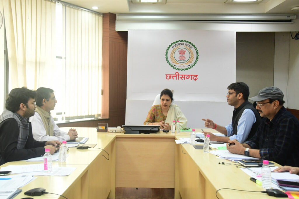 रायपुर : इलेक्ट्रानिक्स एवं सूचना प्रौद्योगिकी विभाग की प्रमुख सचिव द्वारा समीक्षा बैठक