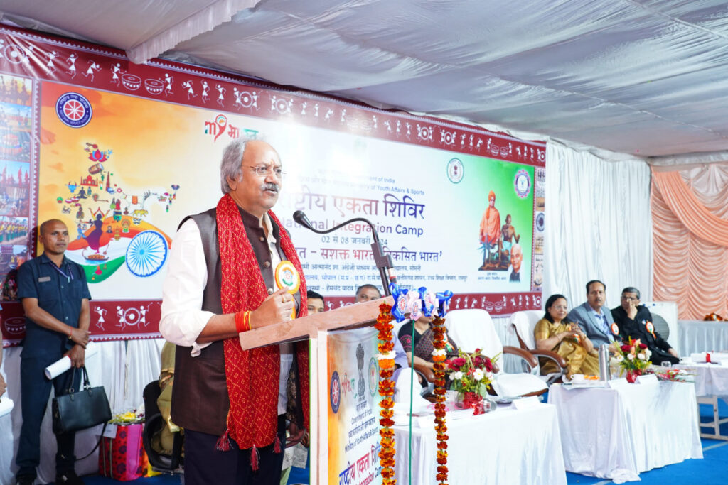 रायपुर : युवाओं को एक सूत्र में बांधने का सशक्त माध्यम है राष्ट्रीय एकता शिविर: उच्च शिक्षा मंत्री श्री बृजमोहन अग्रवाल