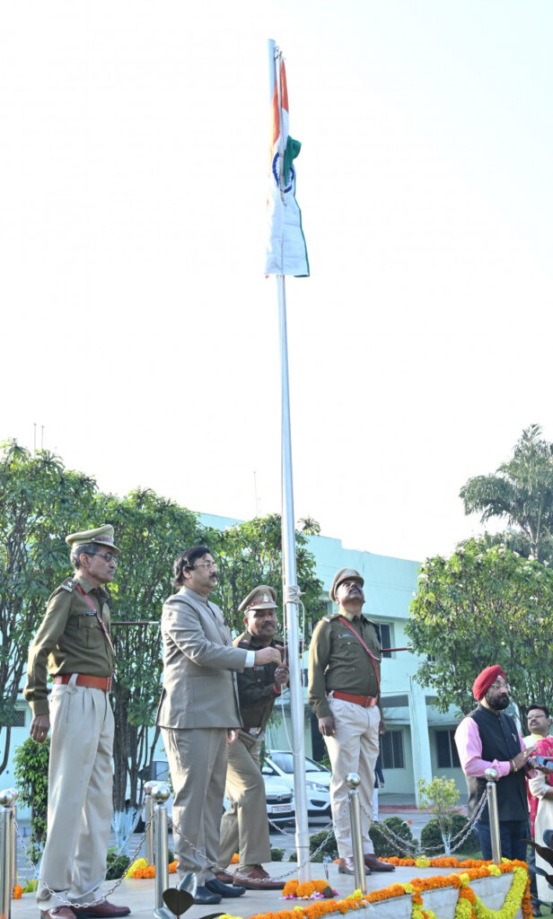 रायपुर : विधानसभा सचिवालय में उत्साह, उमंग एवं उल्लास के साथ मनाया गया गणतंत्र दिवस