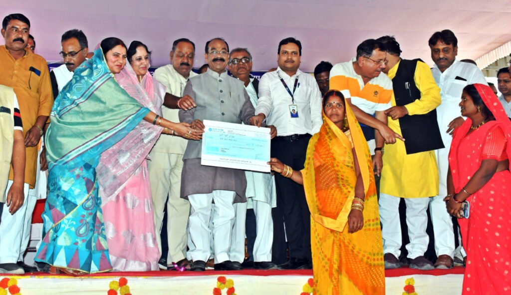 रायपुर : विकसित भारत संकल्प यात्रा के माध्यम से अंतिम पायदान पर खड़े लोगों तक पहुंच रही है योजनाएं – श्री अरूण साव