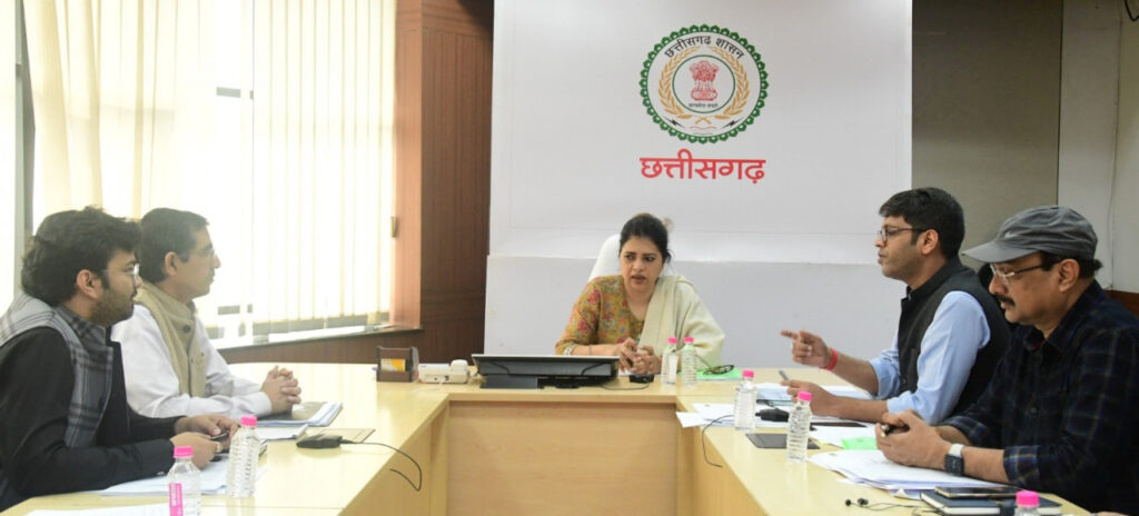 रायपुर : गुजरात और मध्यप्रदेश जैसे राज्यों में चल रही कल्याणकारी योजनाओं की स्टडी करेगी चिप्स की टीम
