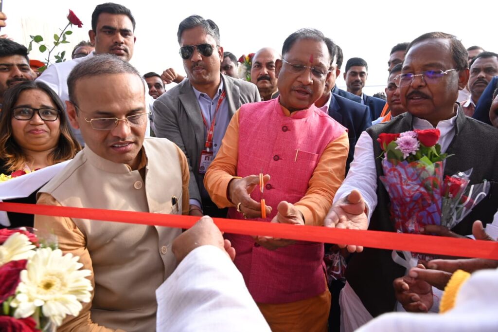 रायपुर : दुर्ग के खपरी में मुख्यमंत्री श्री विष्णुदेव साय ने प्रदर्शनी का निरीक्षण किया