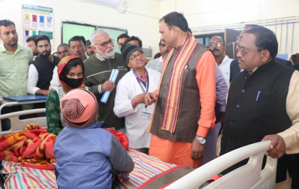 रायपुर : स्वास्थ्य एवं परिवार कल्याण, चिकित्सा शिक्षा मंत्री श्री जायसवाल ने जिला अस्पताल का किया निरीक्षण